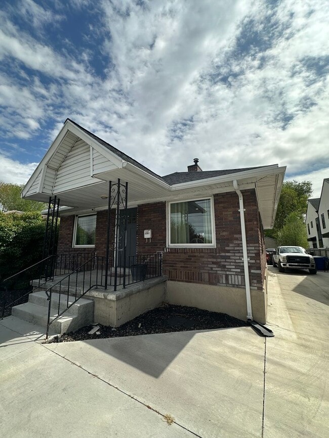 Building Photo - GORGEOUS Salt Lake Home!!!