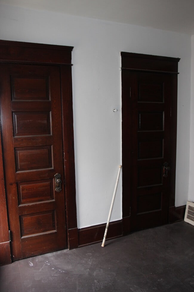 Building Photo - 3910 Carlyle Ave