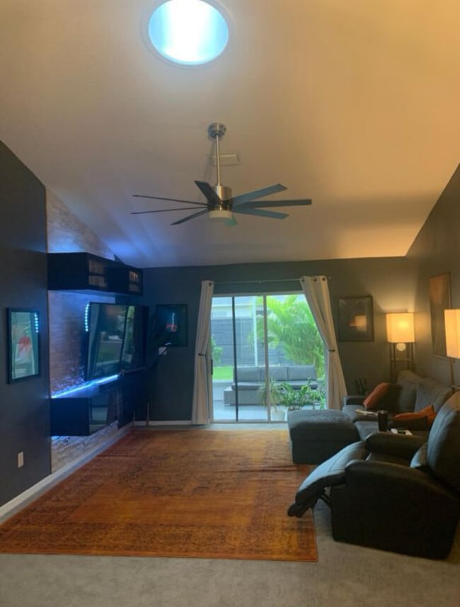 Building Photo - 2571 Ventura Cir