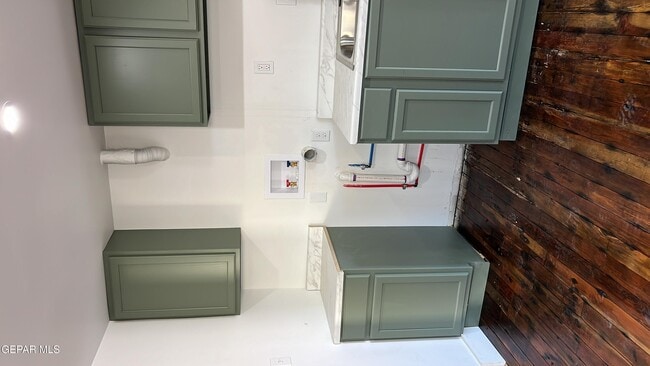 Building Photo - 716 N Glenwood St