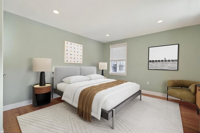 Building Photo - 170 W 3rd St