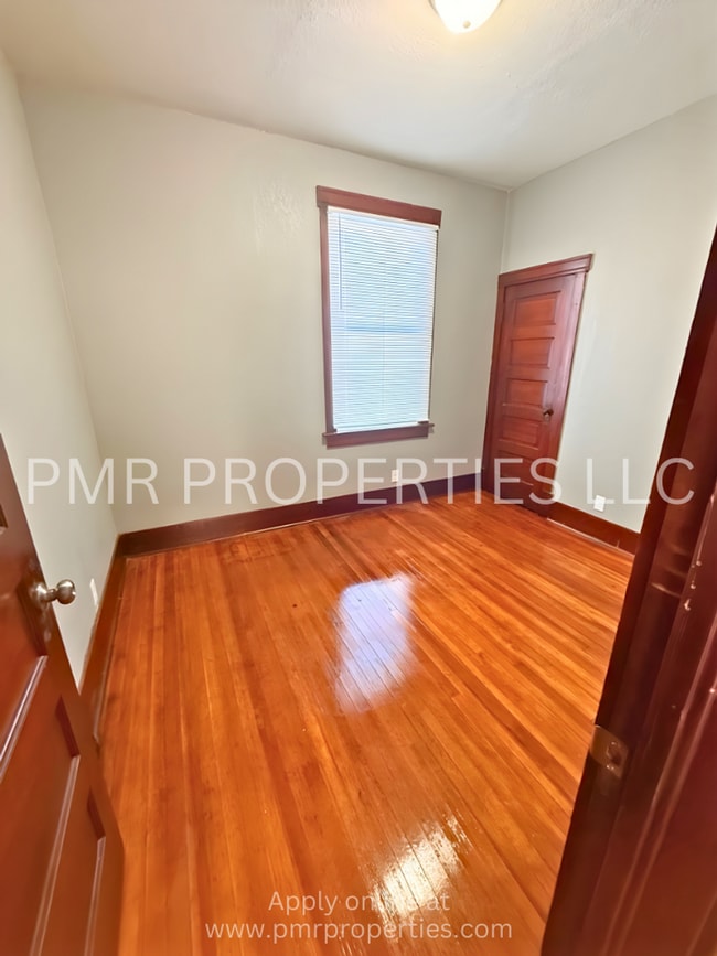 Building Photo - 2 Bedrooms/1 Bathroom House