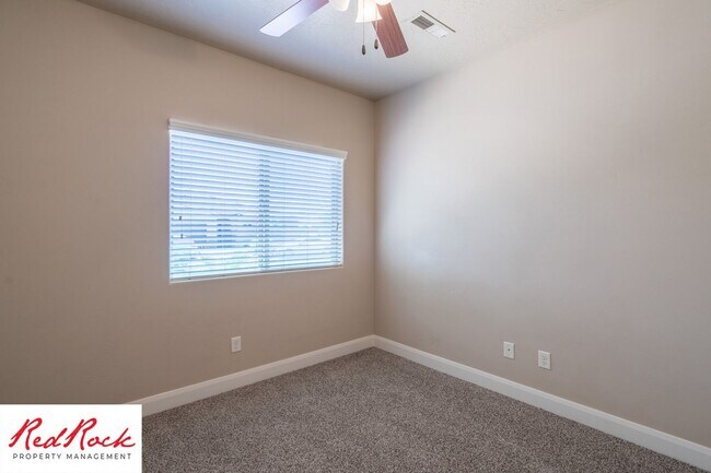 Building Photo - Dog Friendly, Pleasant 4 Bedroom, 2.5 Bathroom Townhome