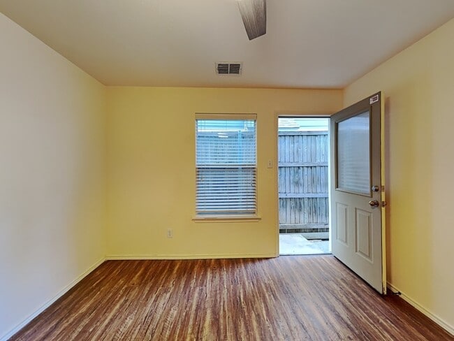 Building Photo - 7416 Coronado Ave