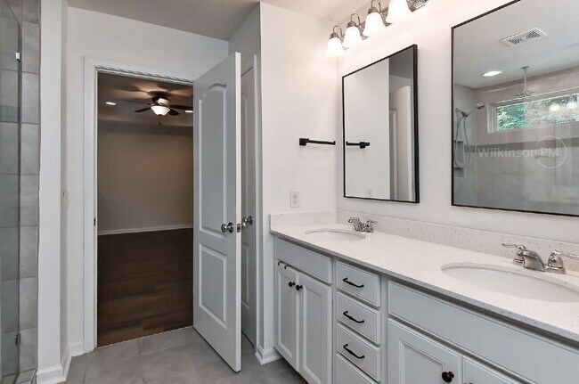 Building Photo - Sought-after 3BR/2.5BA Townhome in Desirab...