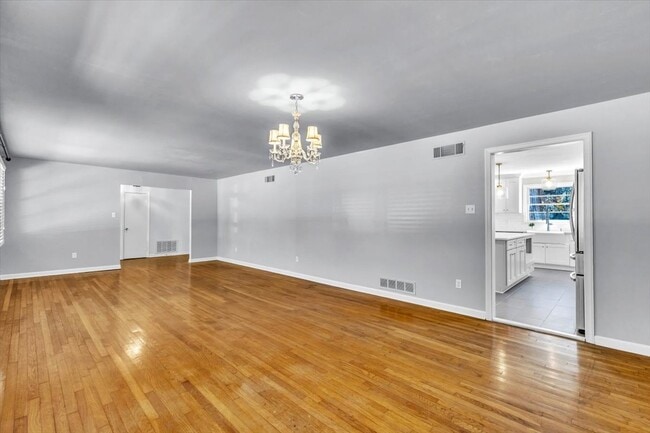 Building Photo - 317 Kensington Dr