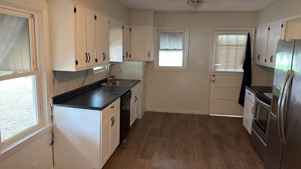 Building Photo - 302 Lakeview Heights