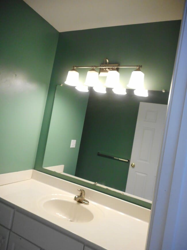 Building Photo - 207B Seneca Way