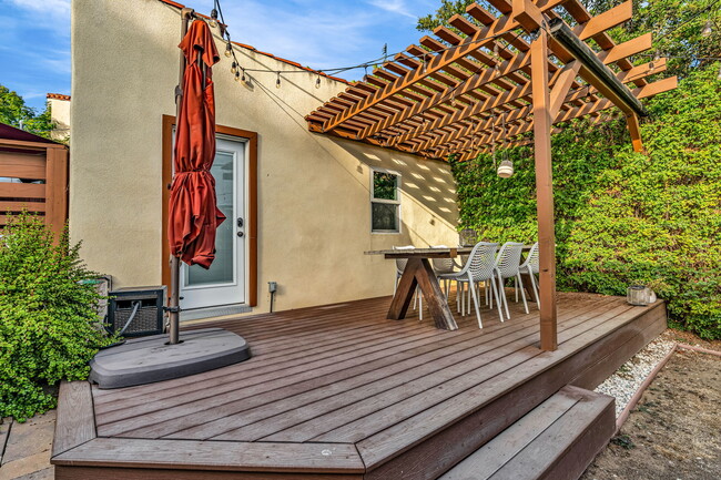 Building Photo - 5182 Ellenwood Dr