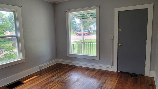 Building Photo - Ranch Style Home in Downtown! - MileStone RES