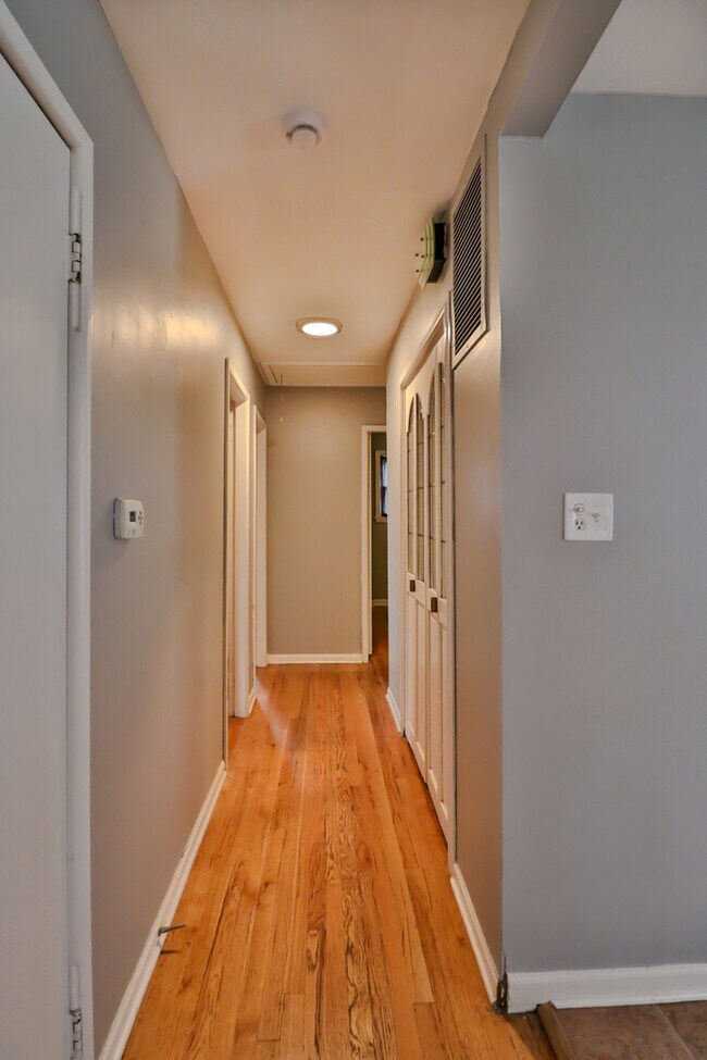 Building Photo - 7119 Stanford Dr