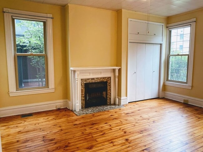 Building Photo - 5910 Howe St