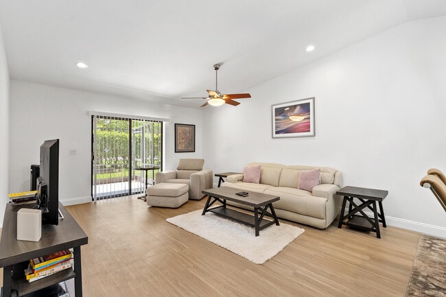Building Photo - 6721 Bridlewood Ct