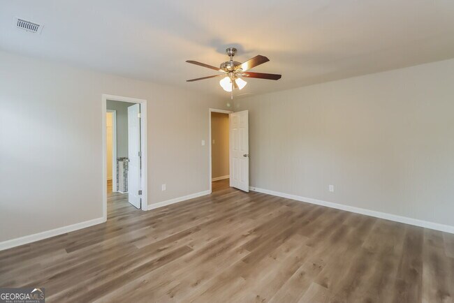 Building Photo - 220 Chesterfield Ct