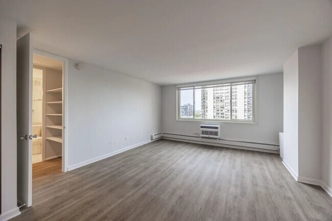 Building Photo - 1344 N Dearborn Pkwy