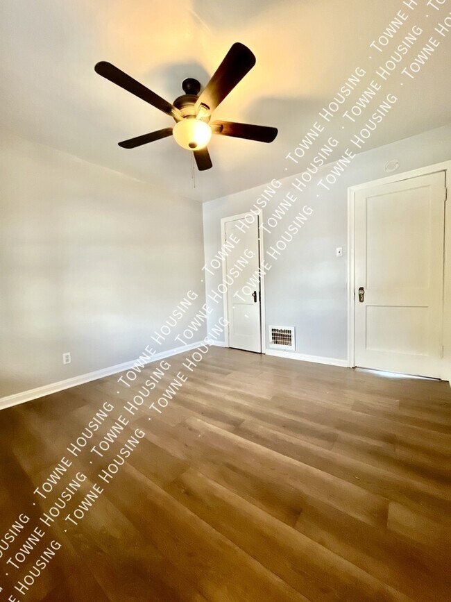 Building Photo - 554 26th St