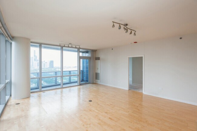 Building Photo - 1211 S Prairie Ave