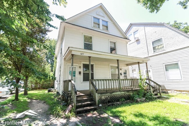 Primary Photo - Great side-by-side duplex! Washer & dryer, pet friendly, large front porch!
