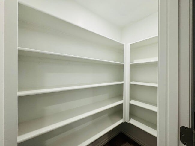 Building Photo - Deer Creek Schools + 4 Bedrooms + Newer Home in The Falling Springs Addition