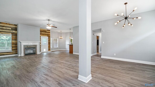 Building Photo - 113 E Crest Way