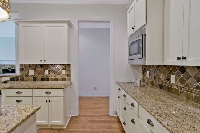 Building Photo - Stunning 4BE/3.5BA home in the very desira...