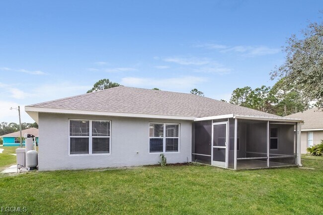 Building Photo - 2556 Traverse Ave