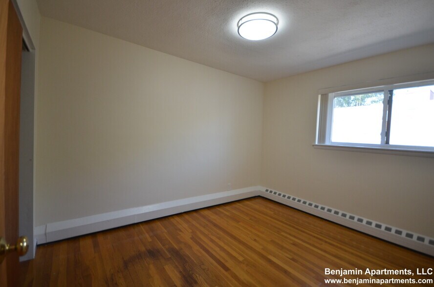 Building Photo - 62 Parkman St