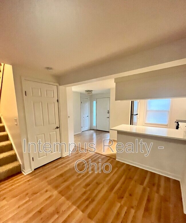 Building Photo - 2071 Stratford Ct