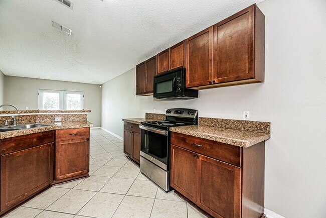 Building Photo - 12607 Reeding Ridge Dr N