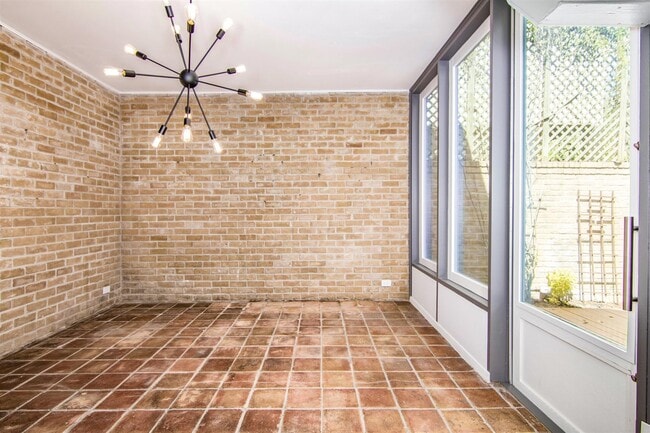 Building Photo - 1942 Indiana St