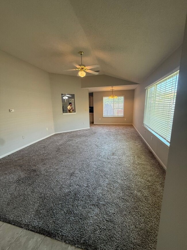 Building Photo - 1309 W London Dr