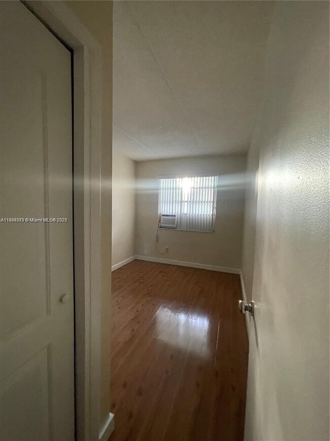 Building Photo - 3211 SW 44th St
