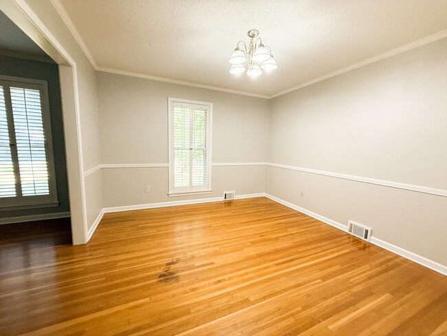 Building Photo - 5305 Oak Meadow Ave