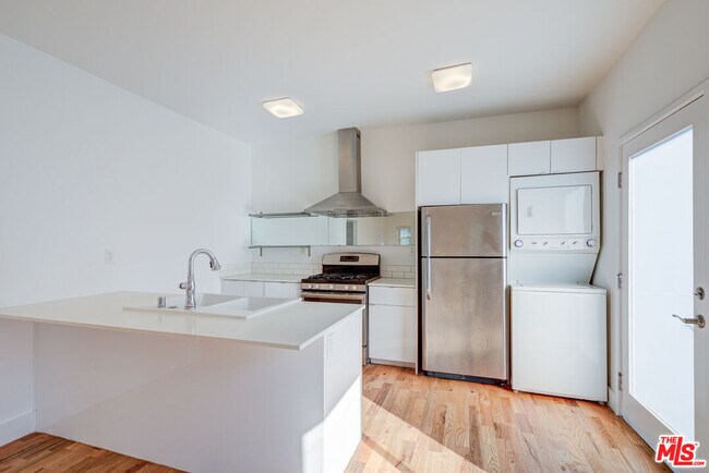 Building Photo - 3216 Bellevue Ave