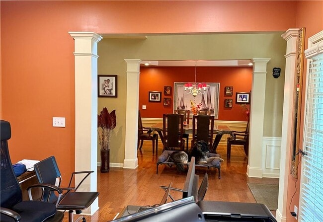 Building Photo - 585 Marylebone Dr