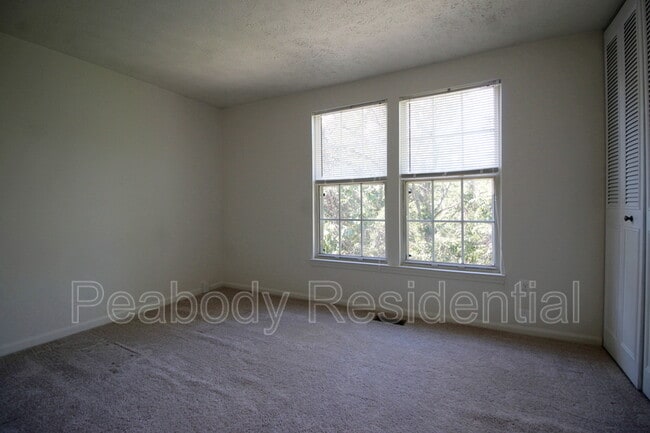 Building Photo - 1544 Woodcrest Dr