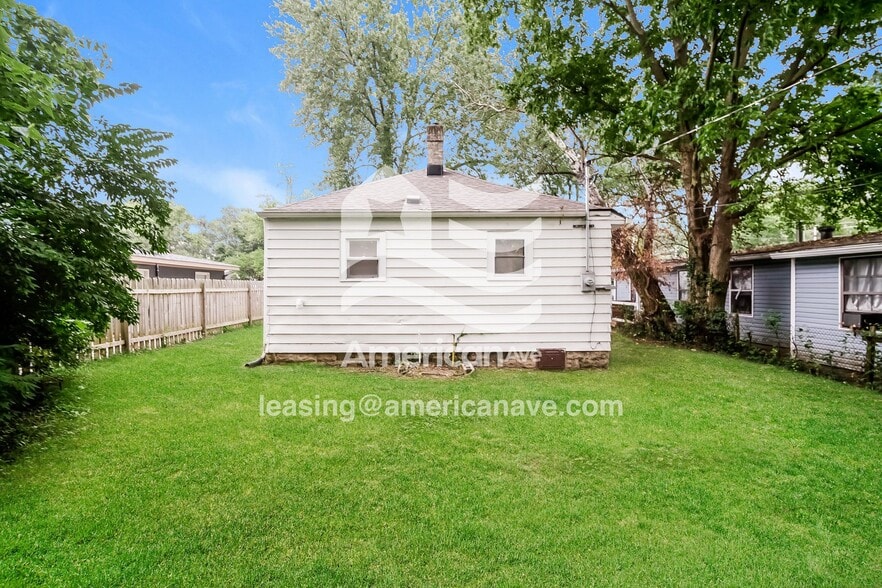 Building Photo - 3618 N Hawthorne Ln