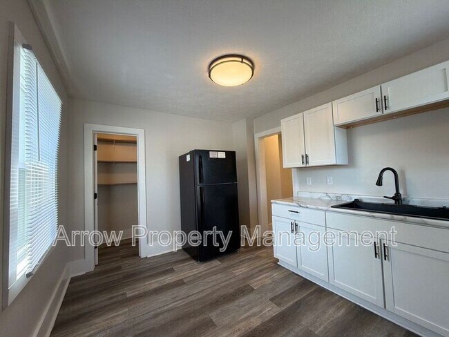 Building Photo - 926 A St