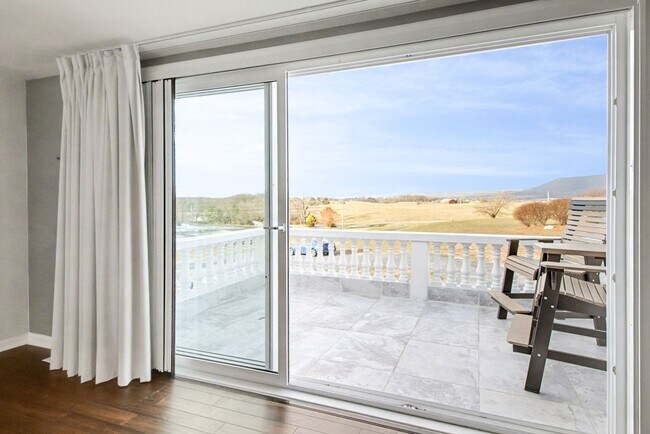 Building Photo - Beautiful updated Country Home