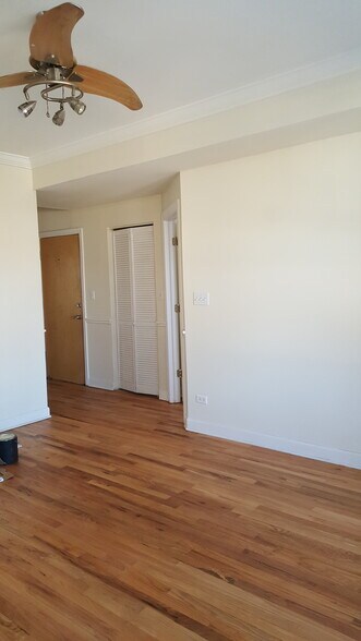 Building Photo - 2243 W Rosemont Ave