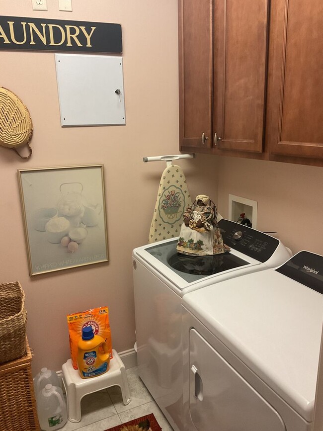 Building Photo - 4BR!! RARE opportunity to RENT at The Stab...