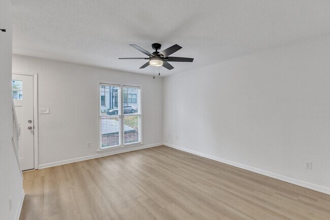 Building Photo - 104-106 N Franklin St