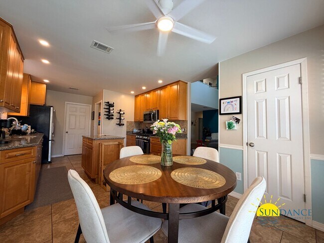Building Photo - Stunning 5 Bedroom Home in Mary Esther with Beach Access, Pool and Solar Panels!