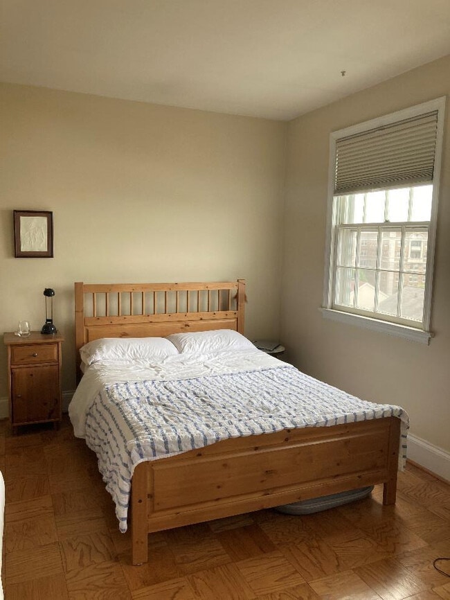 Building Photo - 1670 Beekman Pl NW