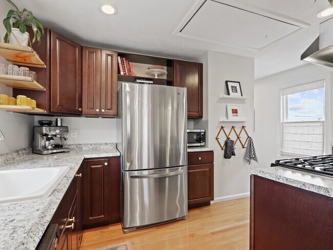 Building Photo - 8 Webster St