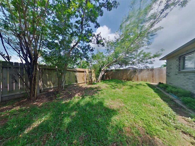 Building Photo - 5514 Rio Ramos St