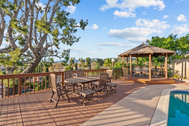 Building Photo - 10561 Alskog St