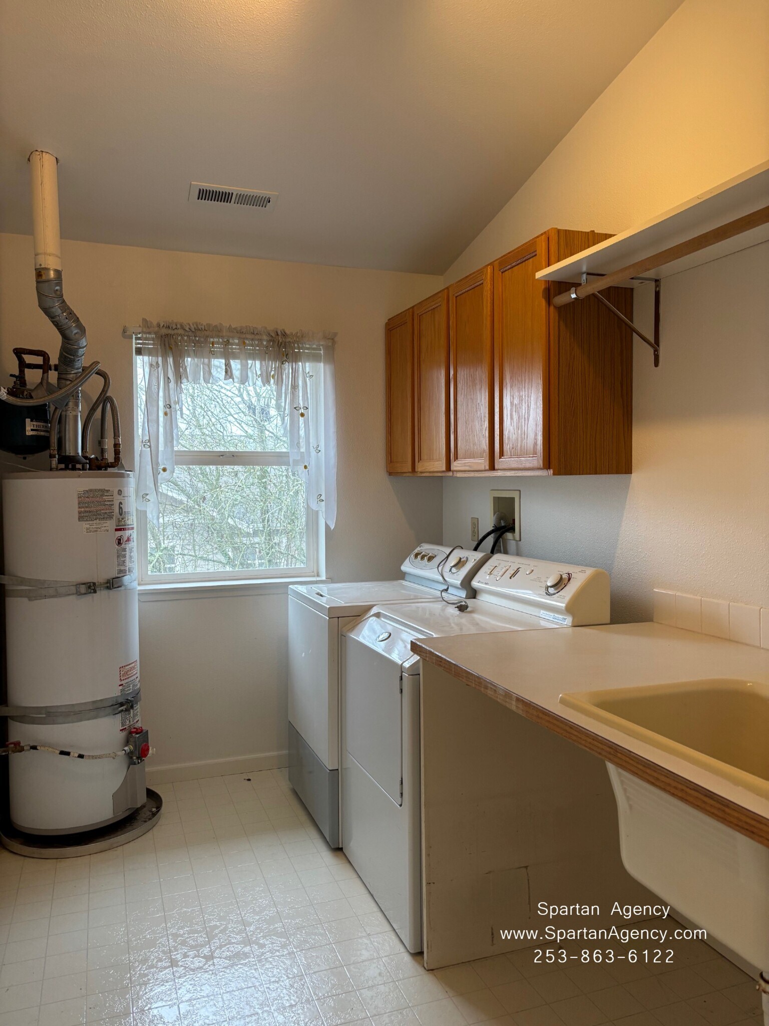 Building Photo - 15310 Main St E