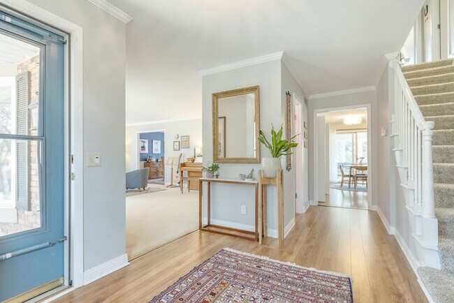 Building Photo - 313 Walnut Grove Dr