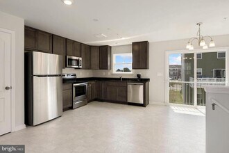 Building Photo - 64 Grant St